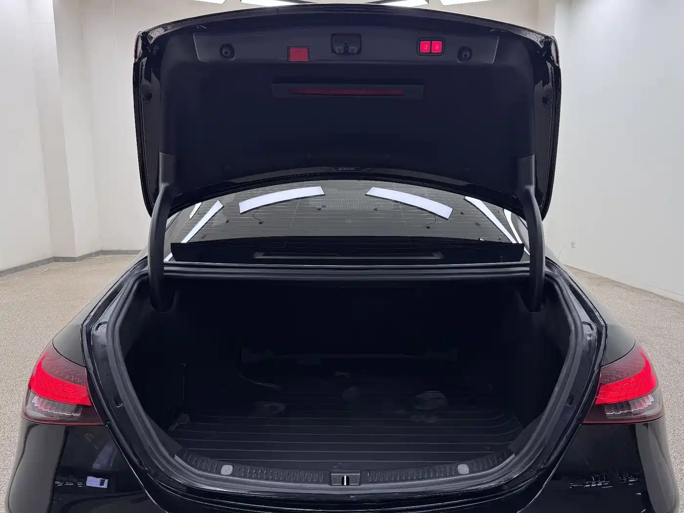 Mercedes-Benz E-Class 2022 E 300 L Luxury фото 30