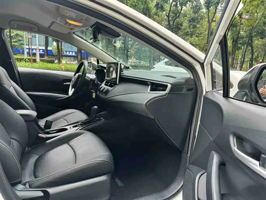 Toyota Corolla 2019 1.2T S-CVT GL Pioneer Edition фото 8