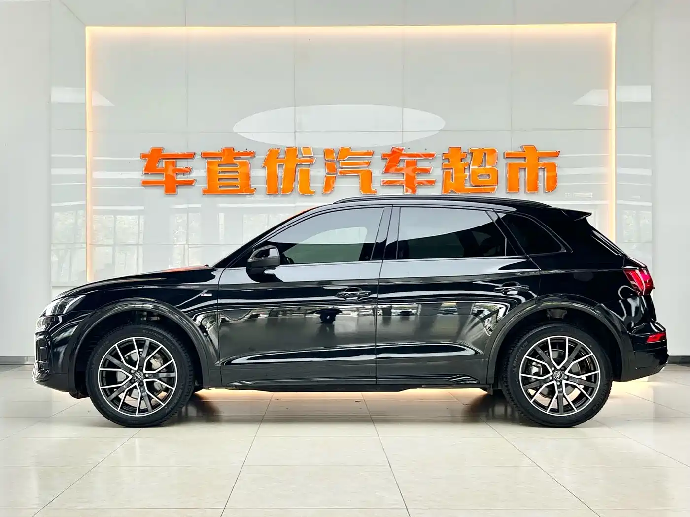 Audi Q5L 2023 40T Luxury Dynamic фото 4