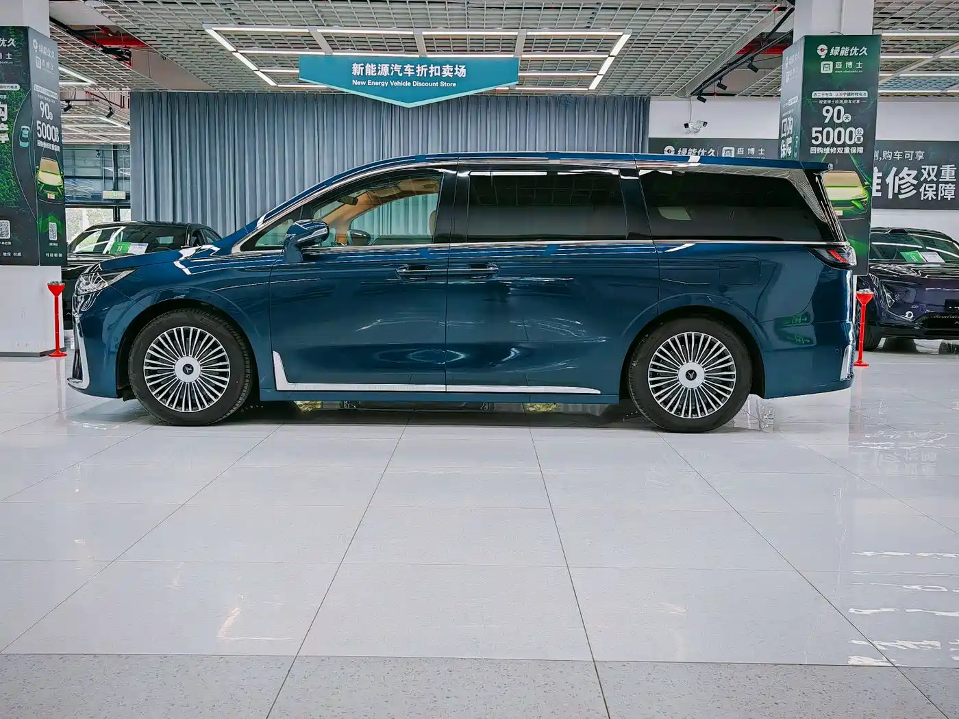 Voyah Auto Voyah Dreamer 2025 PHEV AWD Flagship Kunpeng Edition фото 4