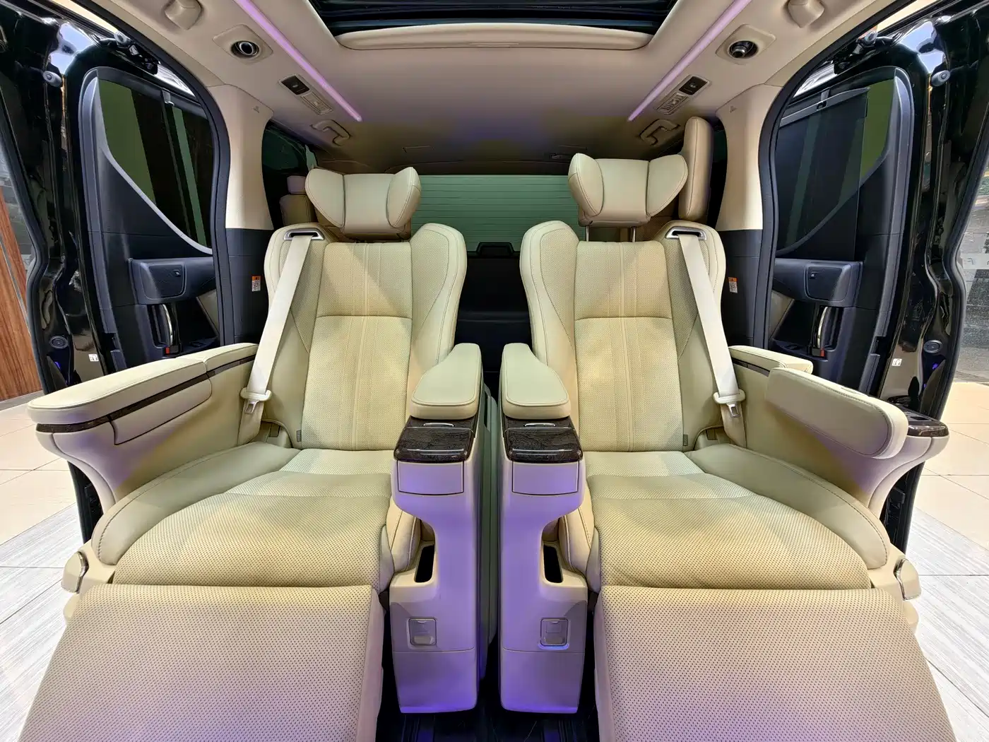 Toyota Alphard 2021 Hybrid 2.5L Premium фото 15