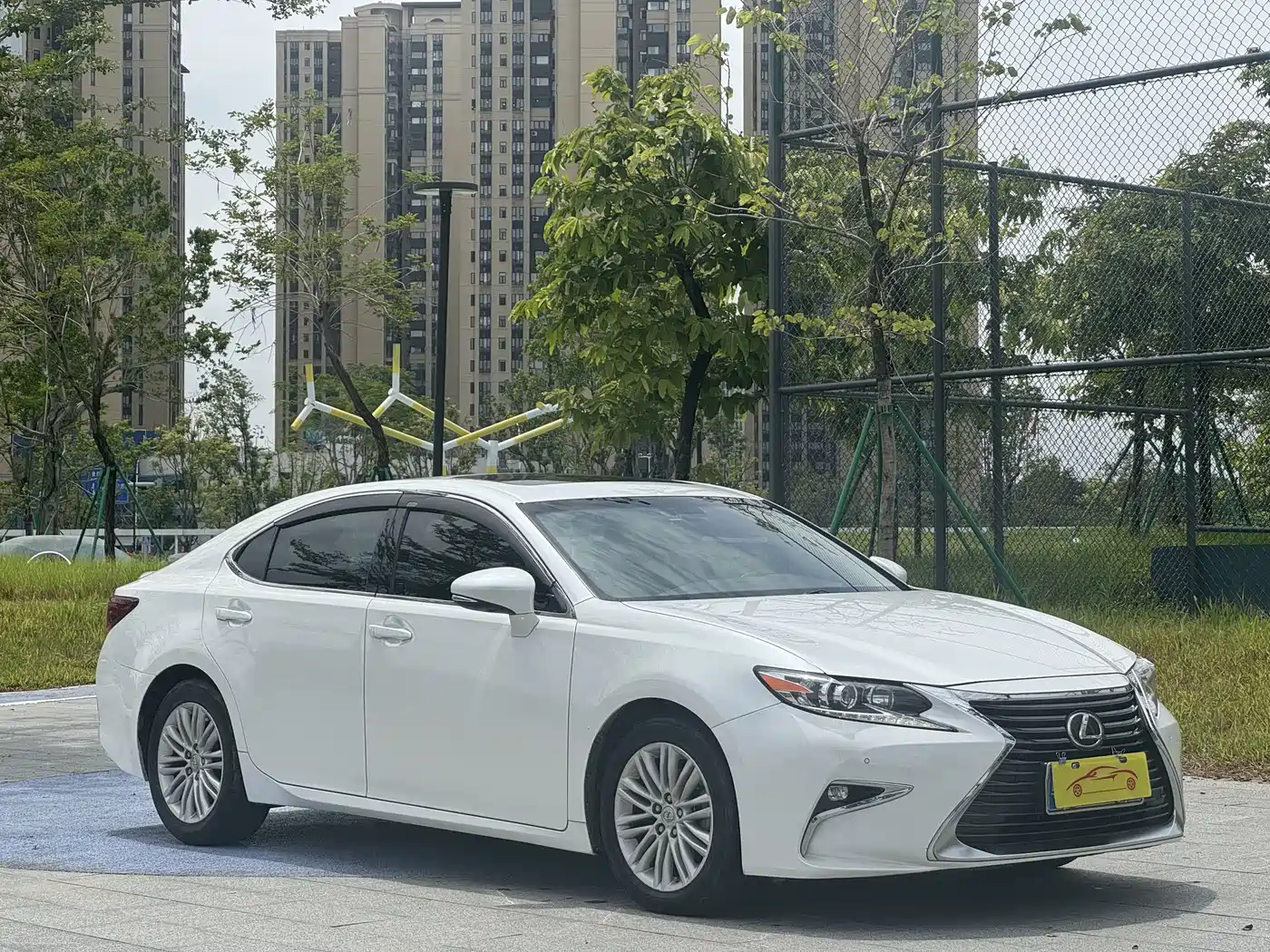 Фото 6 - Lexus ES