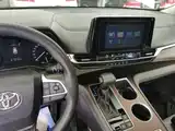 Фото 10 - Toyota Granvia