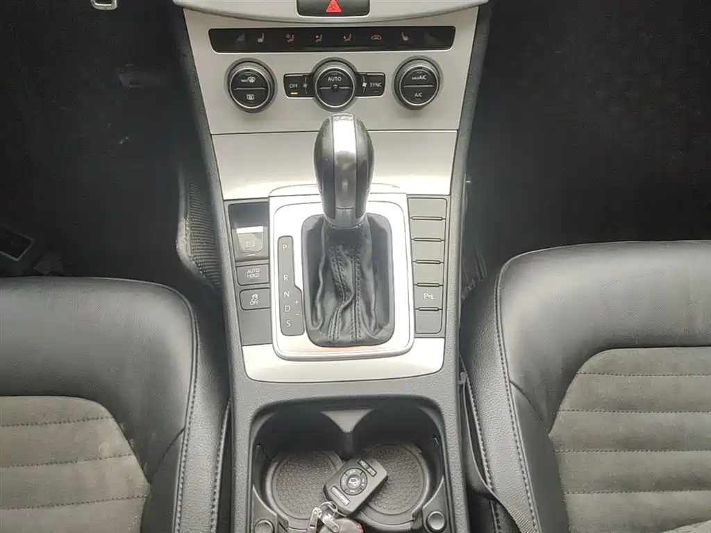 Volkswagen Magotan 2015 1.8TSI Luxury фото 14