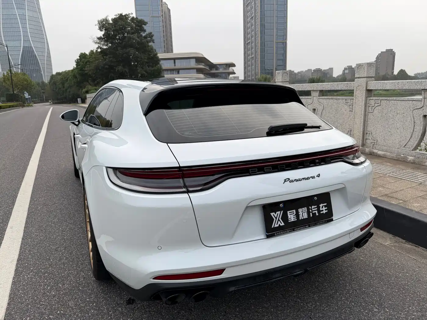 PORSCHE PANAMERA