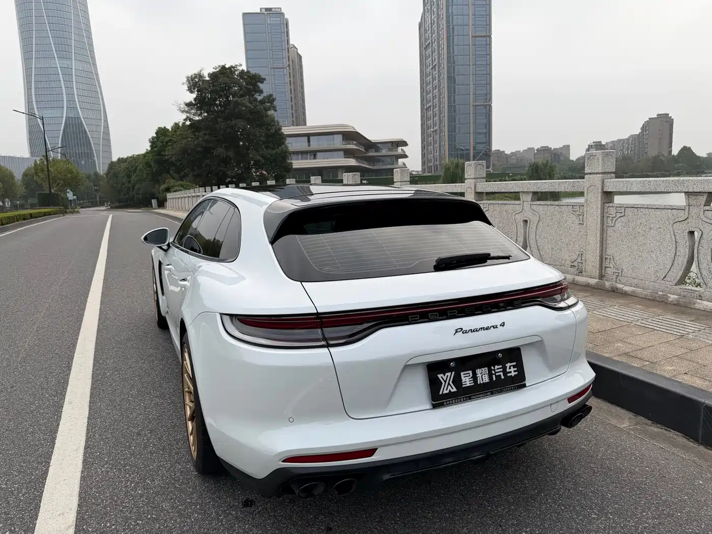 PORSCHE PANAMERA