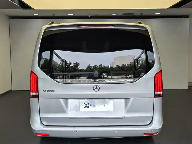 Mercedes-Benz V-Class 2018 V 260 Premium Edition China VI — фото 4