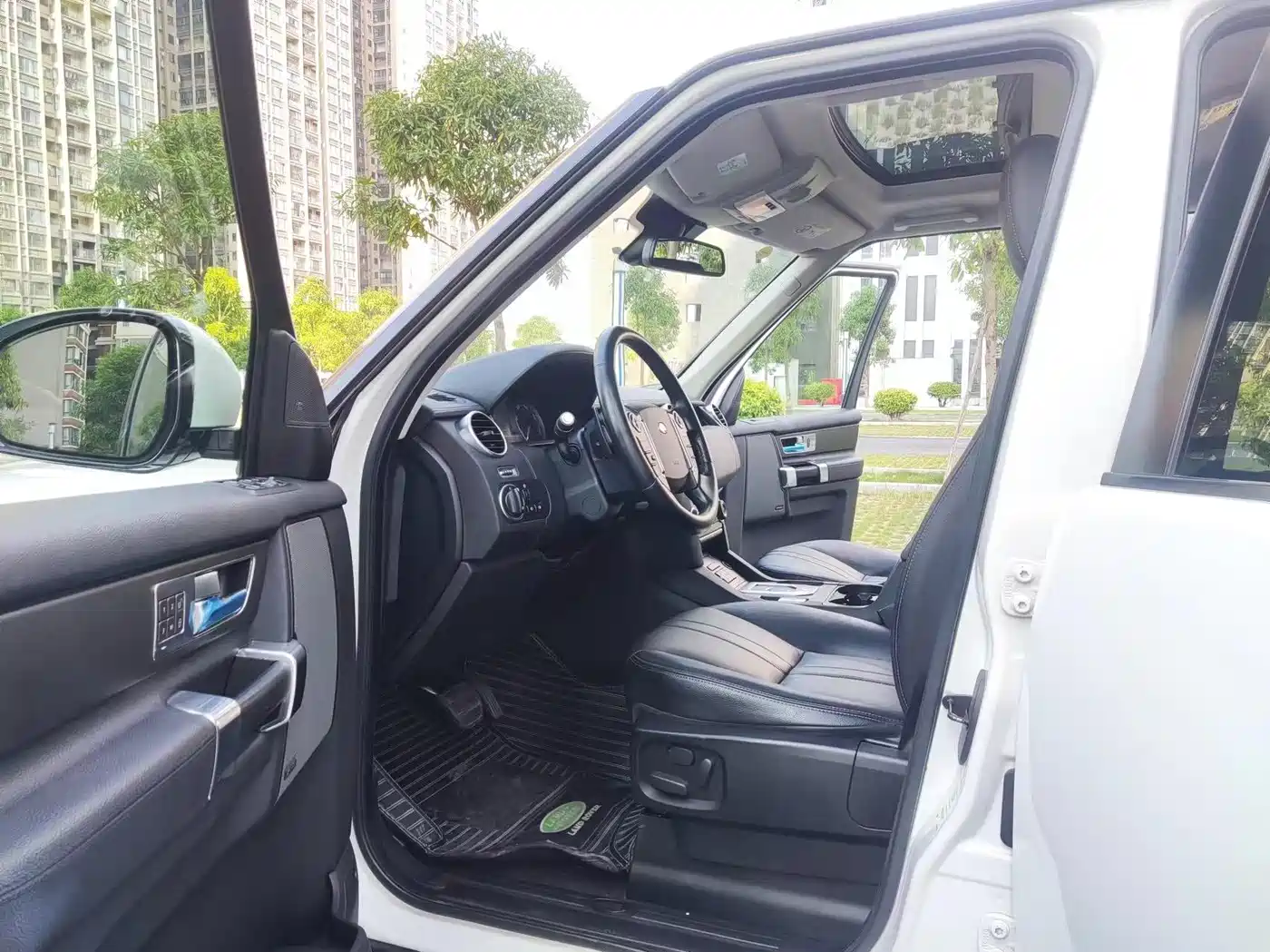 Land Rover Discovery 2016 3.0 SC Black Edition SE фото 4