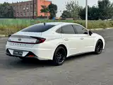 Photo 9 - Hyundai Sonata