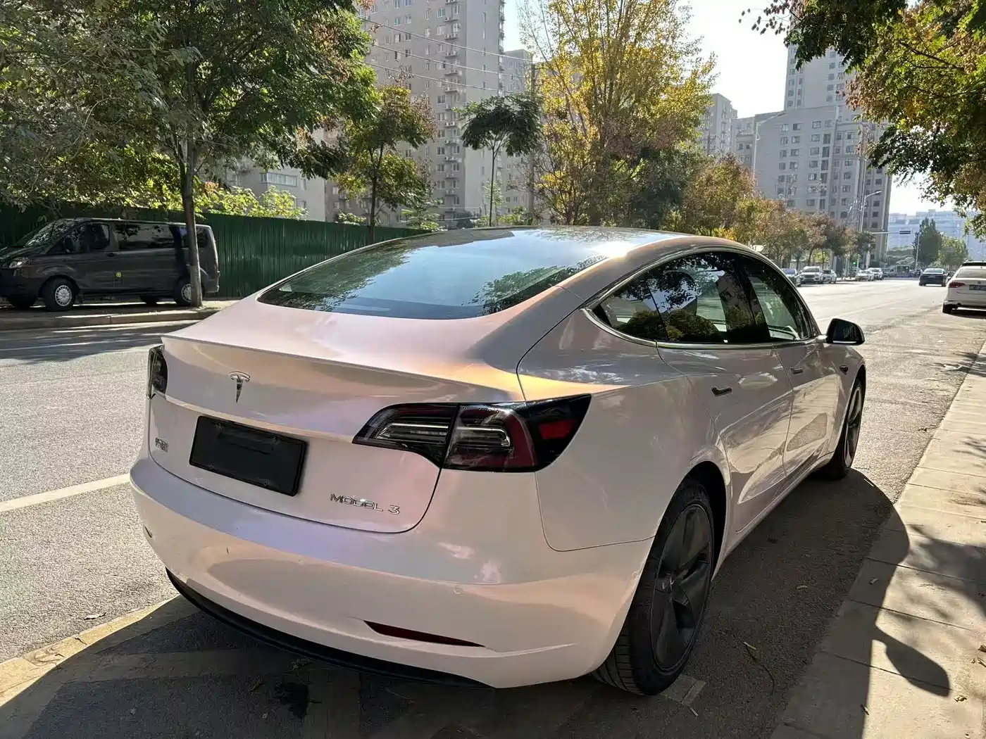 TESLA MODEL 3