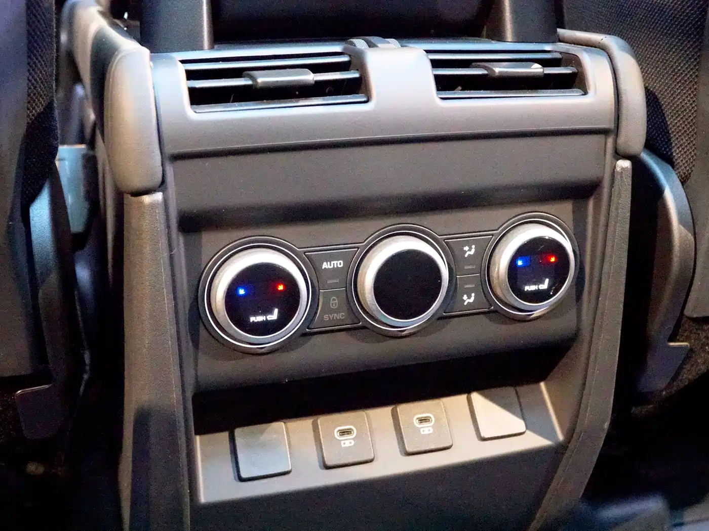 Land Rover Defender 2025 110 3.0T P400 X фото 15