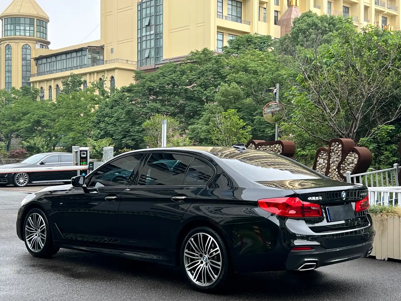 BMW 5 Series 2018 Facelift 530Li Leading M Sport Package фото 4