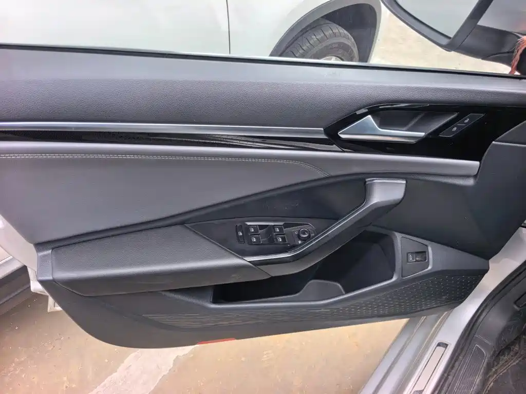 Volkswagen Sagitar, миниатюра 6