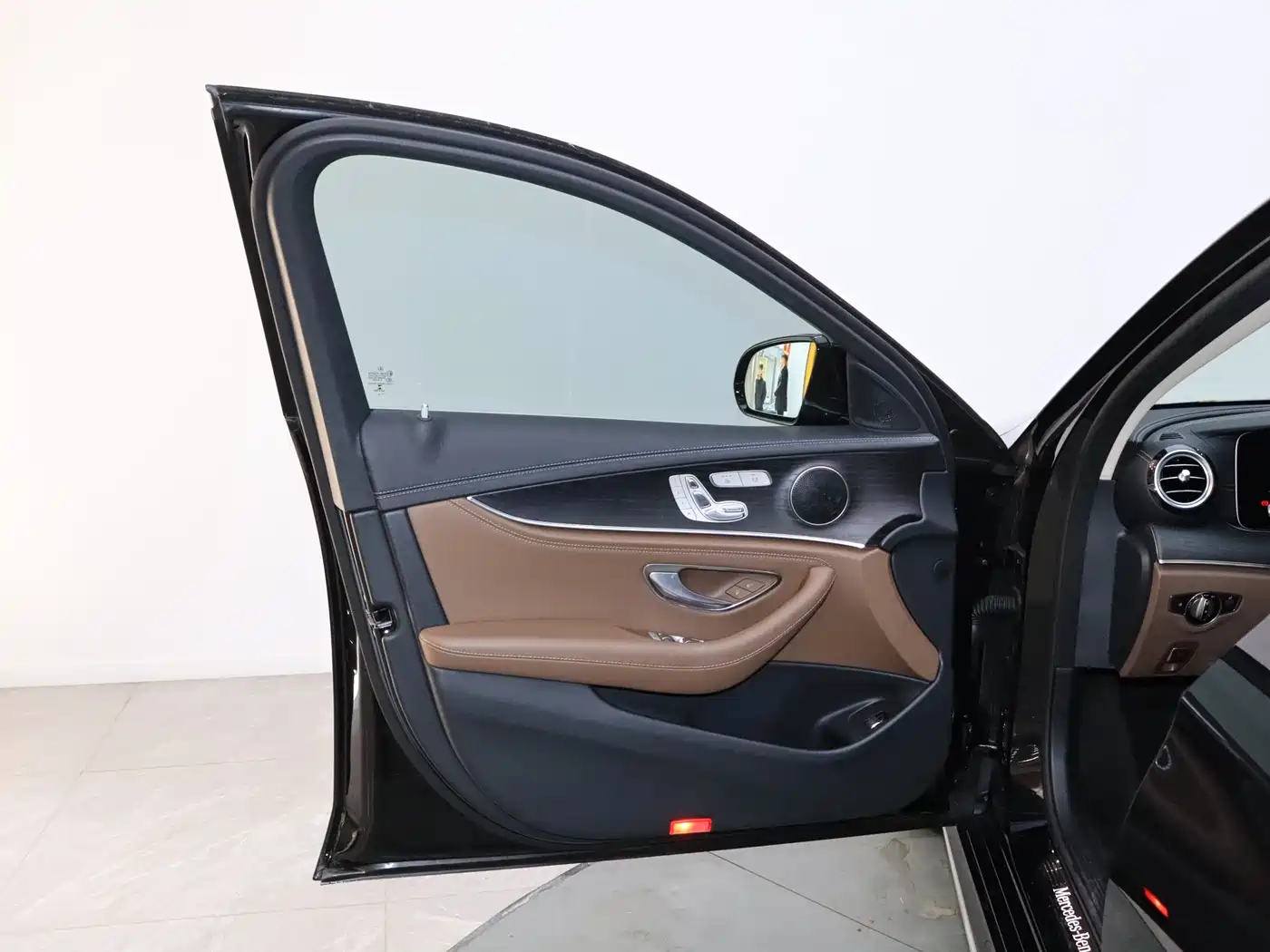 Mercedes-Benz E-Class 2020 E 300 L Sport Fashion Model фото 15