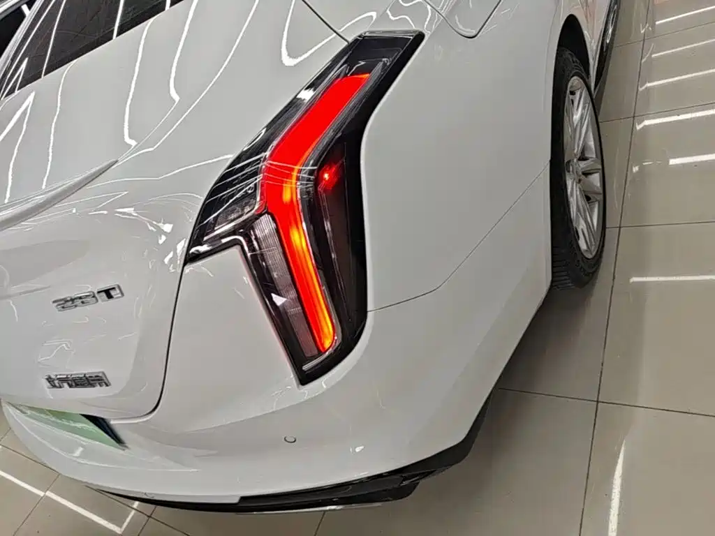 Cadillac CT4 2023 2022 28T Fashion Style
