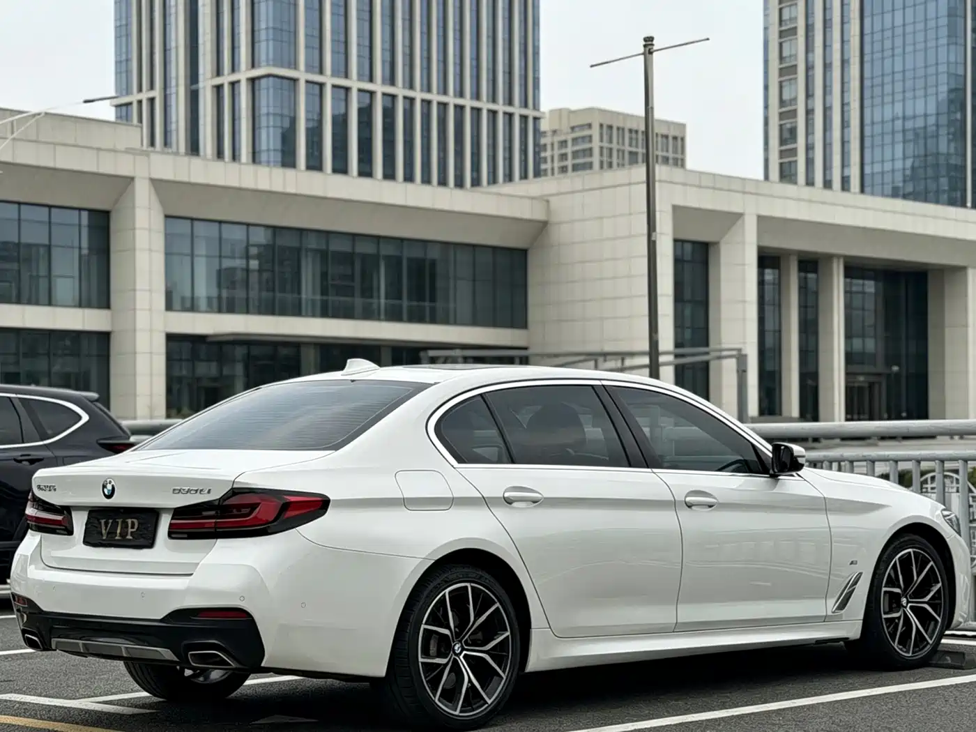 BMW 5 Series 2022 530Li Exclusive M Sport Package фото 9