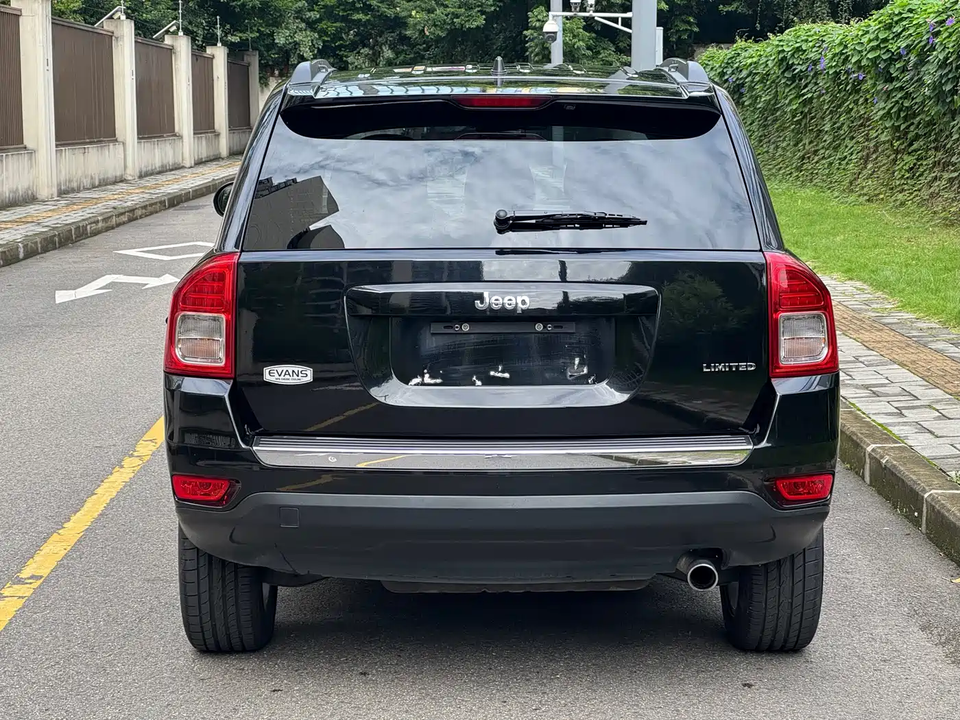 Photo 10 - Jeep Compass (Import)