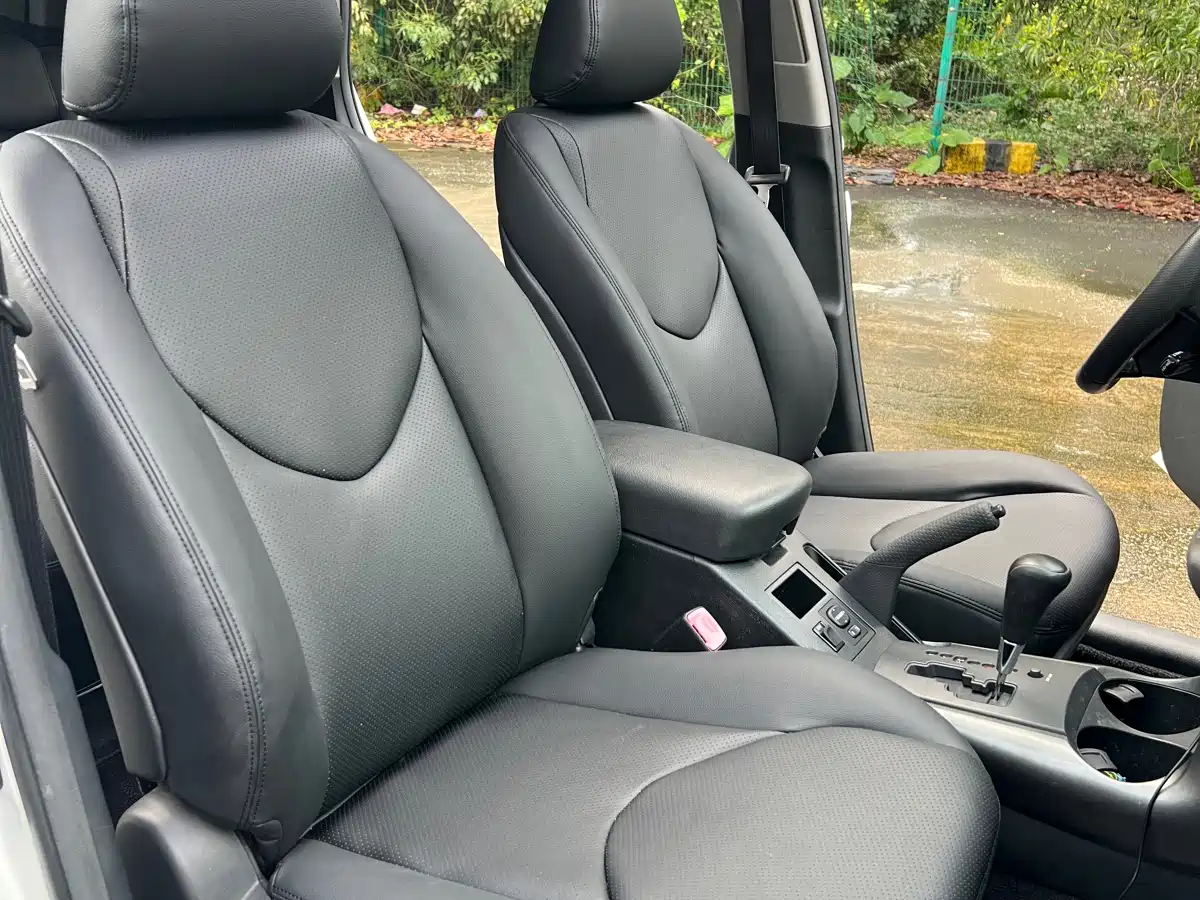 Toyota RAV4 Rongfang 2012 Styling Edition 2.4L Automatic 4WD Luxury фото 11