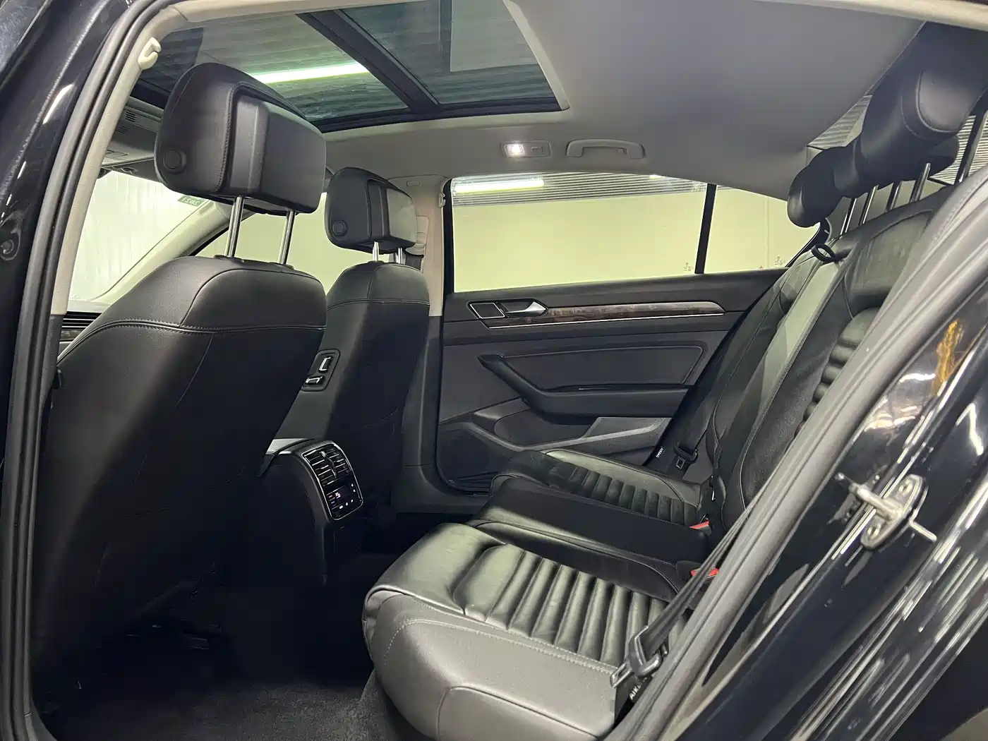 Volkswagen Magotan 2019 330TSI DSG Luxury China V фото 8