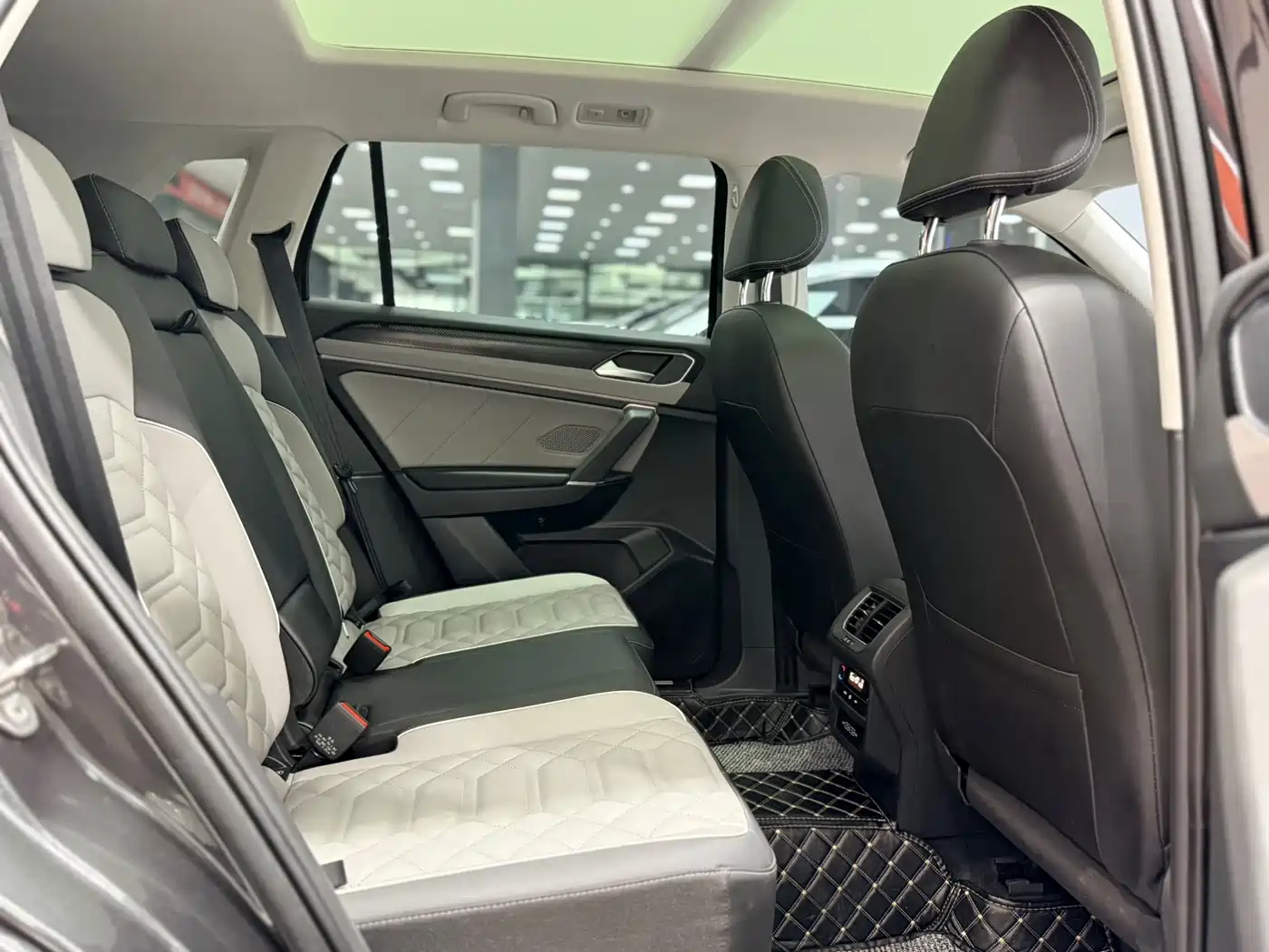 Volkswagen Tayron 2024 330TSI 2WD Luxury Plus Advanced фото 14