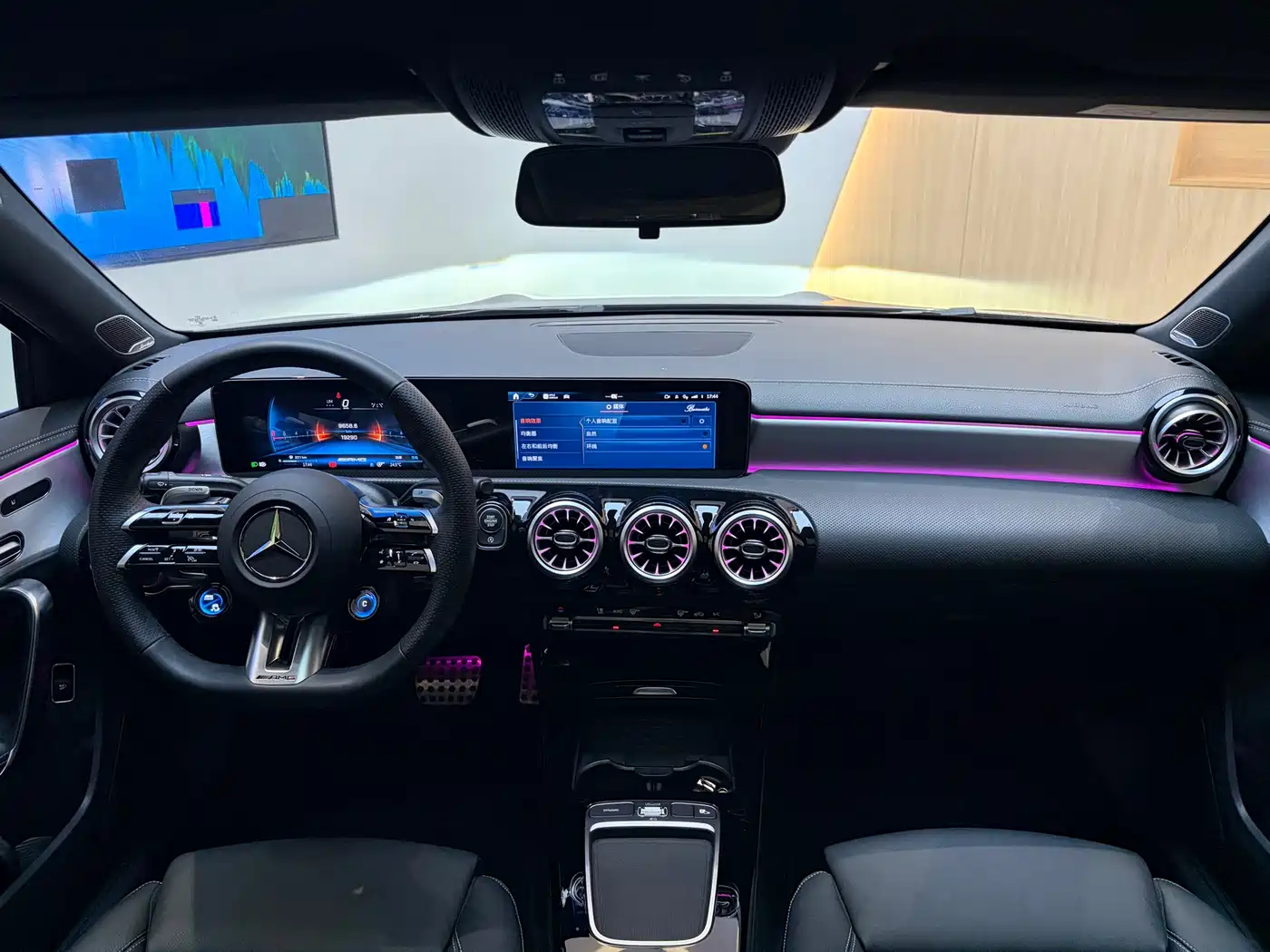 Mercedes-Benz A-Class AMG 2025 AMG A 35 L 4MATIC фото 12