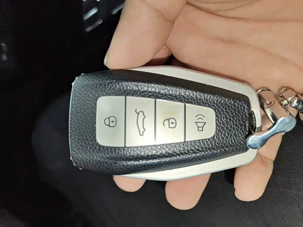Фото 9 - Geely Geometry E Firefly