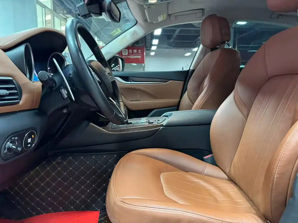 Фото 8 - Maserati Levante