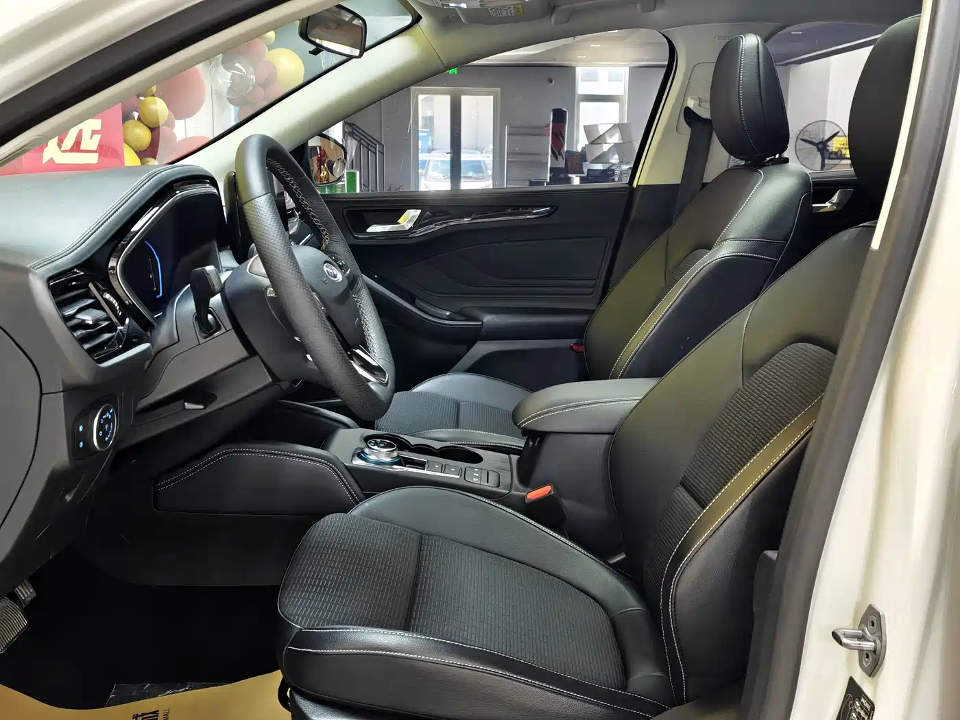 Ford Focus 2022 2021 Hatchback EcoBoost 180 Auto Trend