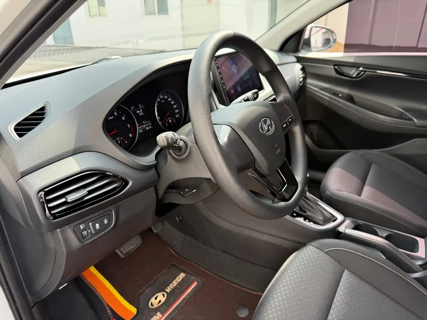 Hyundai Elantra 2020 1.6L Auto GL Pleasing Edition фото 12
