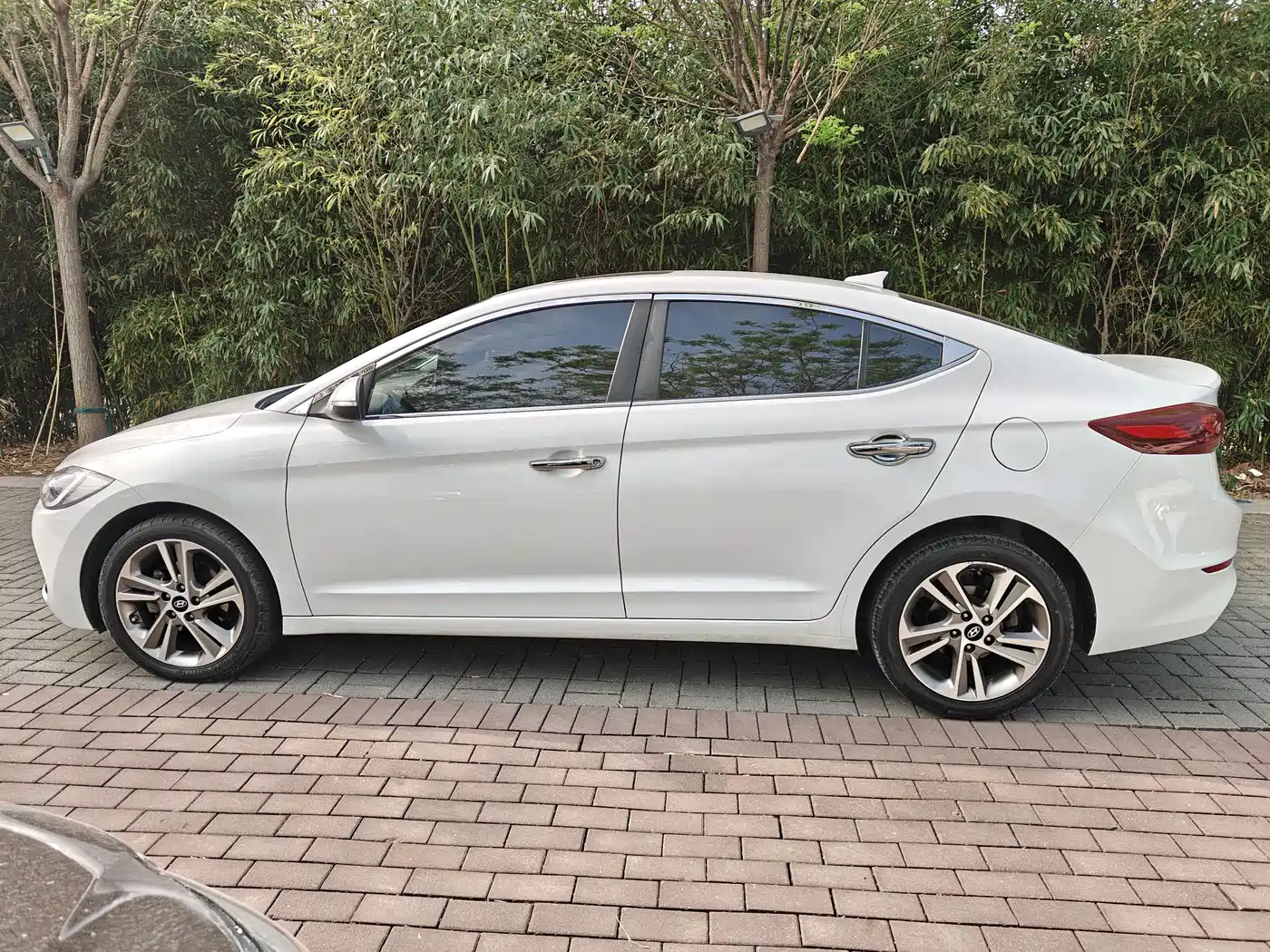 Hyundai Elantra 2016 Model 1.6L Automatic Smart Elite фото 11