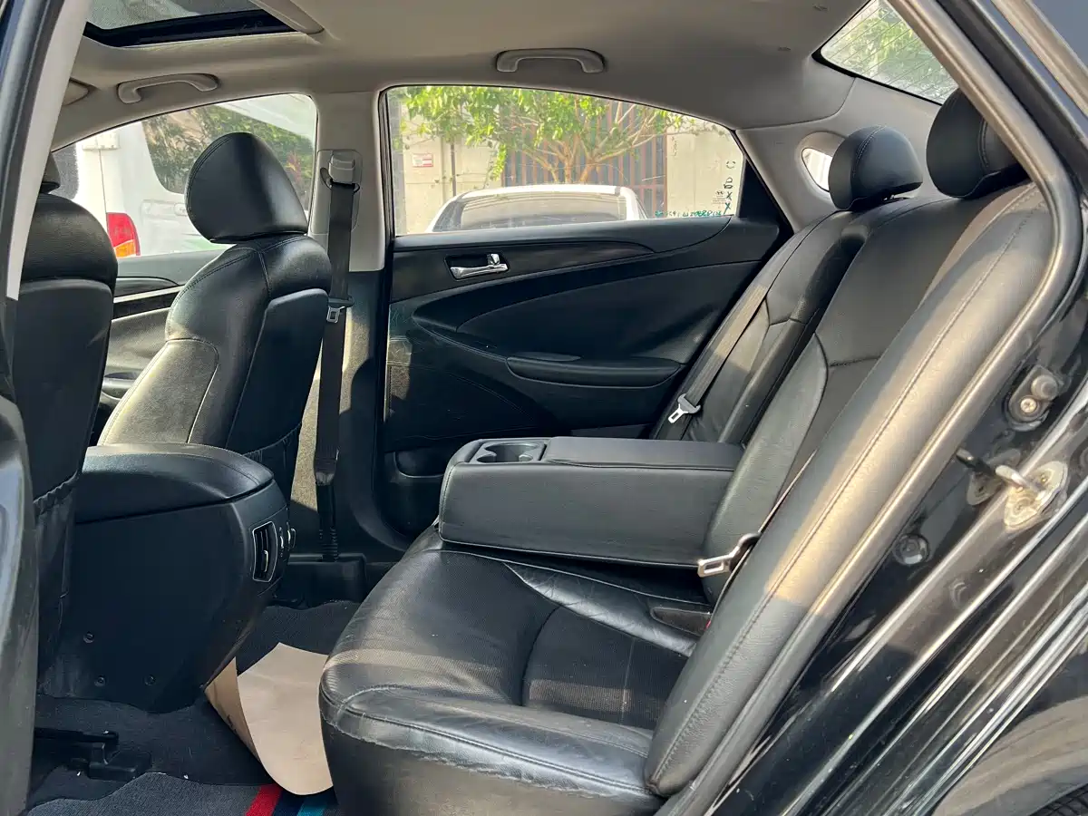 Hyundai Sonata 2013 2.0L Automatic Luxury Edition фото 12