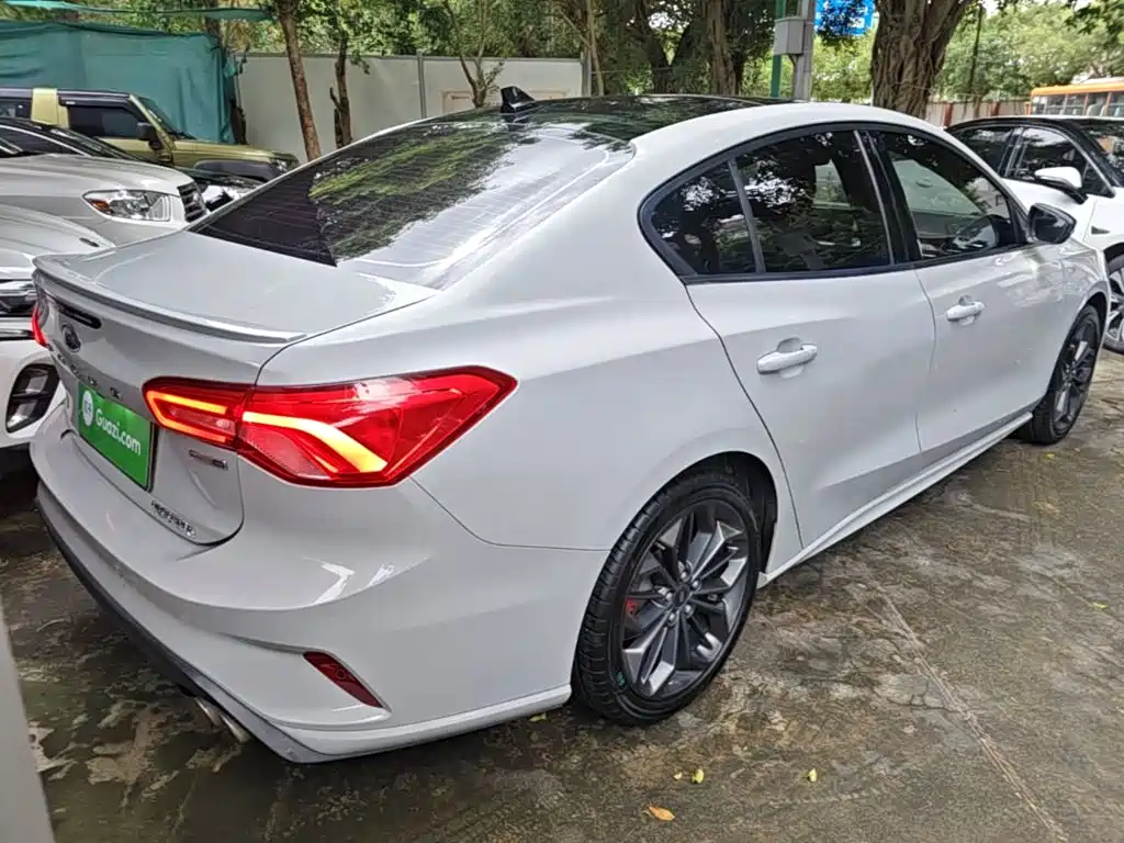 Фото 7 - Ford Focus