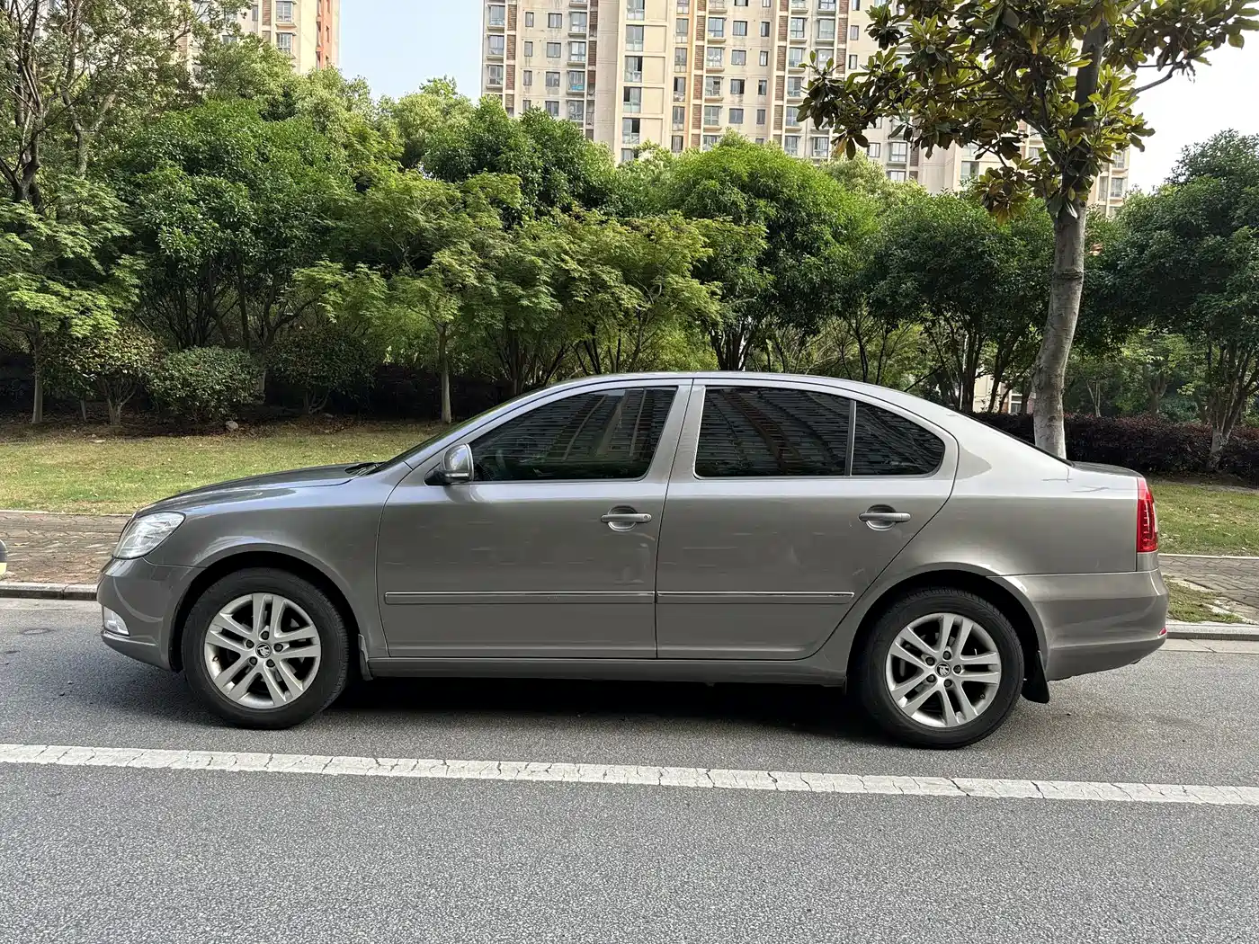 Škoda Octavia 2014 1.6L Auto Yijun Edition фото 5