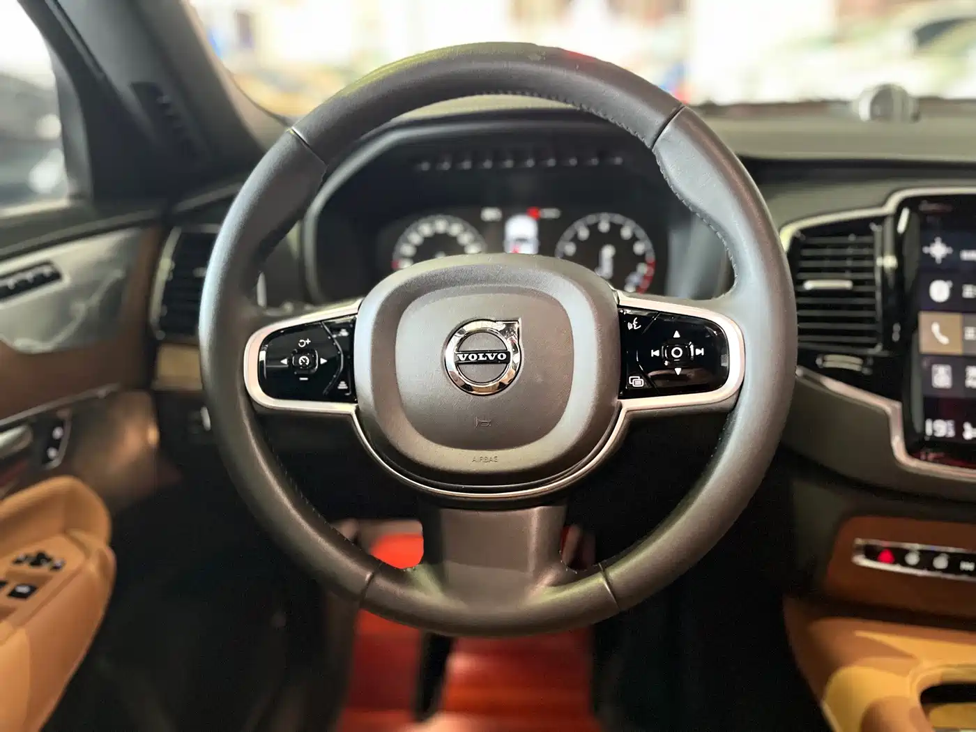 Фото 12 - Volvo XC90