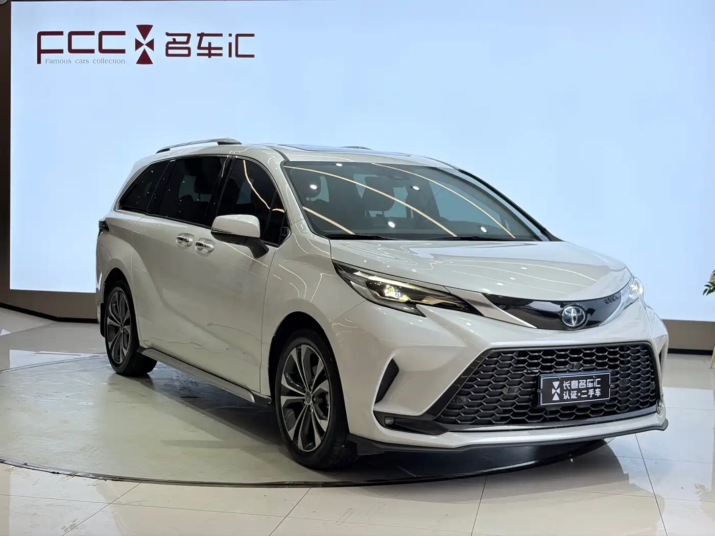 Toyota Granvia 2023 2.5L Hybrid Prestige PLUS Edition фото 3