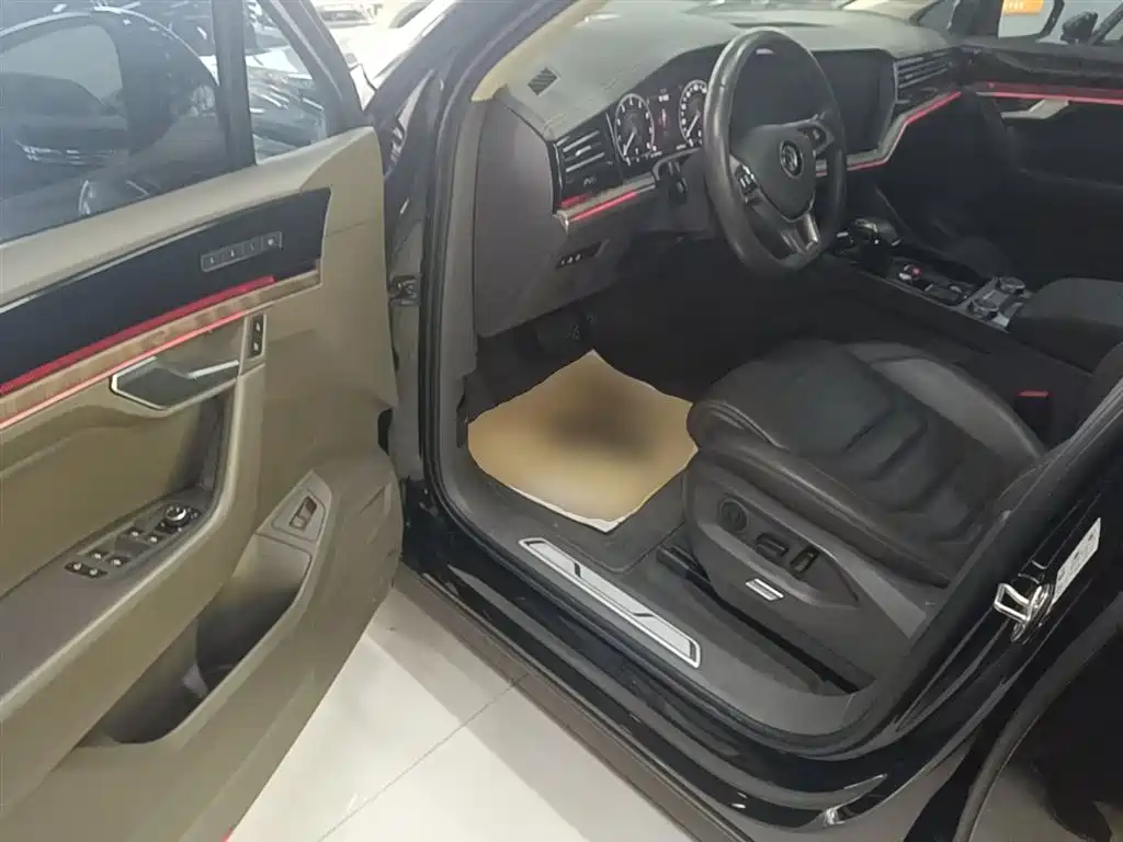 Volkswagen Touareg 2019 3.0TSI Sharp Edge Edition China VI фото 16