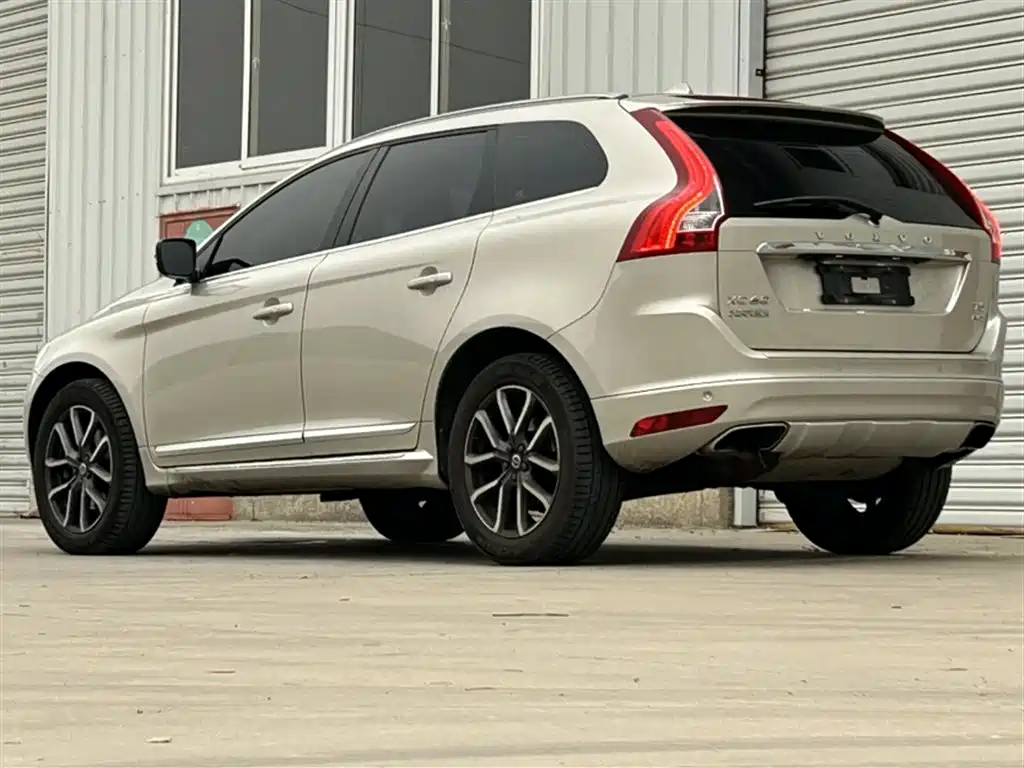 Фото 6 - Volvo XC60