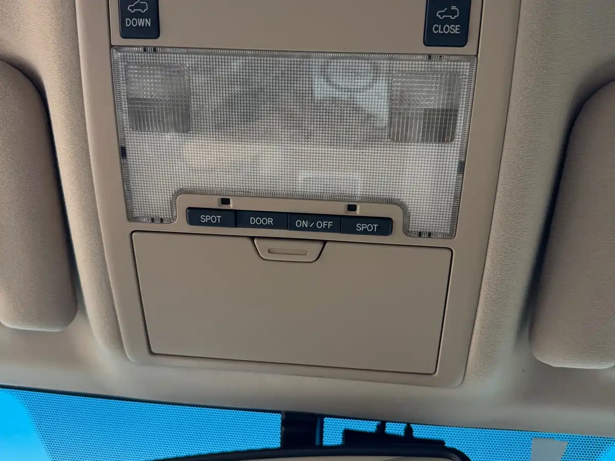 Toyota Land Cruiser 2012 4.0L Automatic VX фото 38