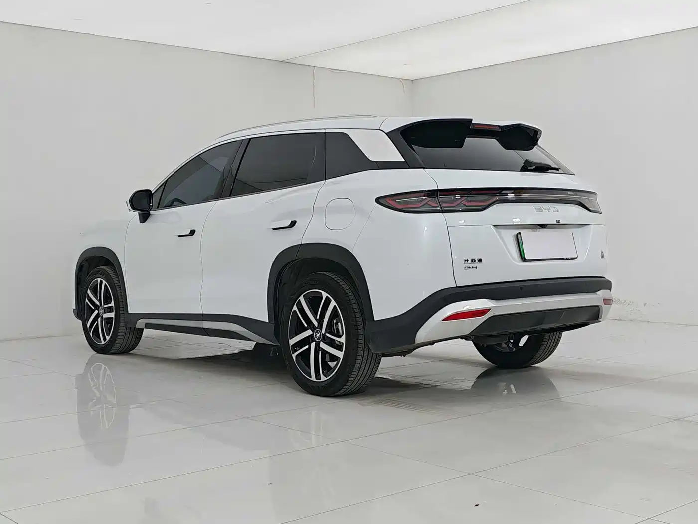 BYD Song L DM-i 2024 112km Leading Edition фото 6