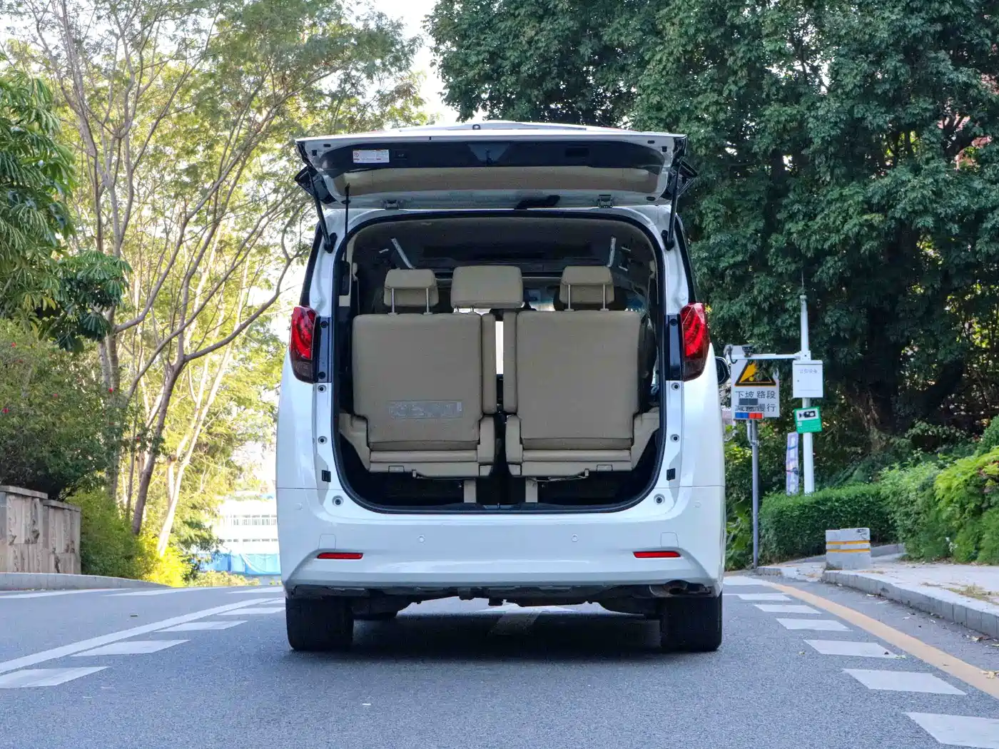 Toyota Alphard 2018 3.5L Premium фото 16