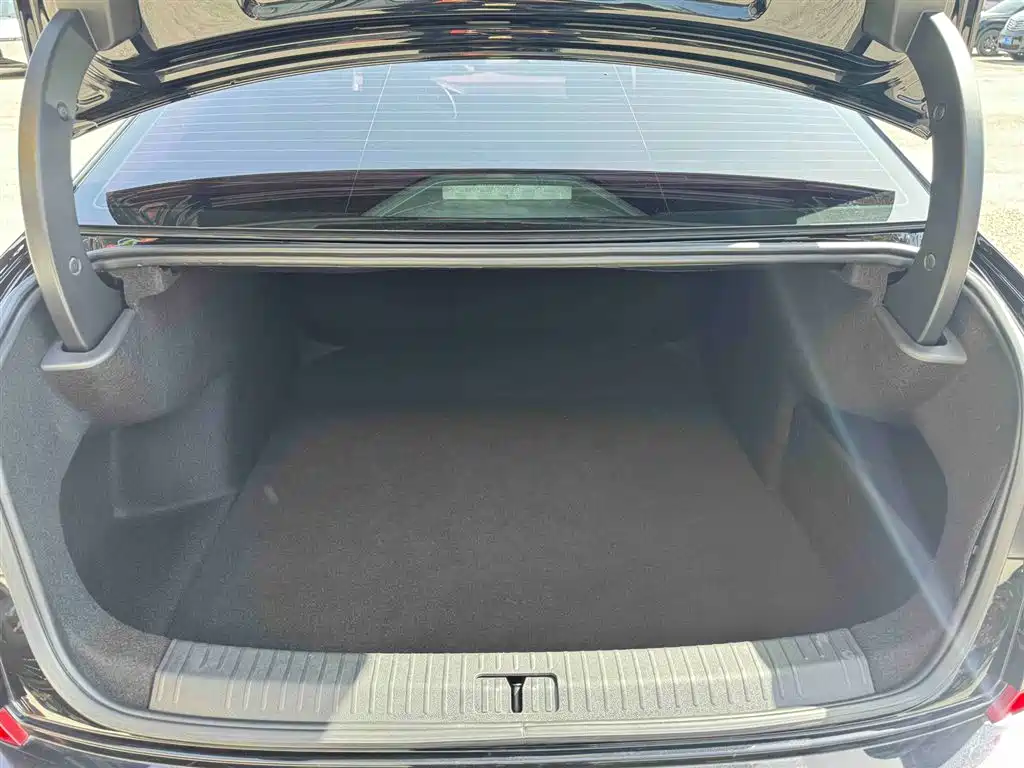Volkswagen Passat 2022 330TSI Elite Edition фото 10