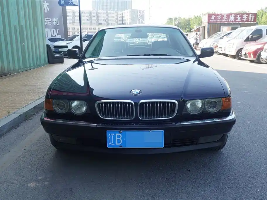 BMW 7 Series фото 2