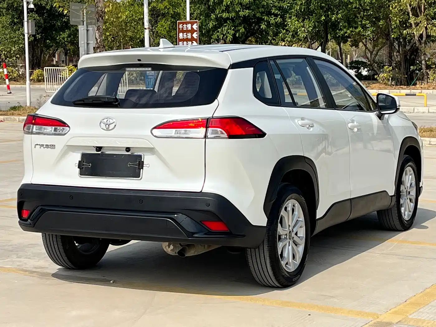 Toyota Frontlander 2023 2.0L CVT Leading Edition фото 16