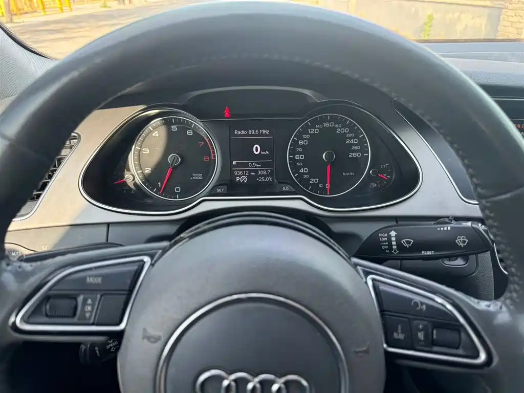 Audi A4L 2016 35 TFSI Collector's Edition S line Comfort фото 5