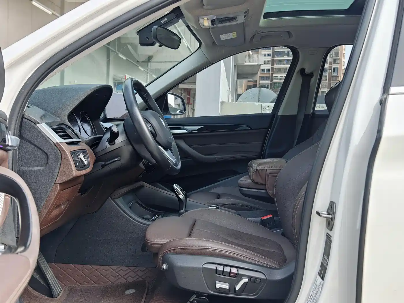 BMW X1 2022 sDrive20Li Fashion фото 4