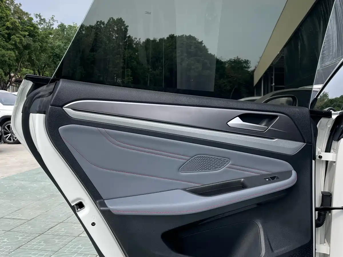 VOLKSWAGEN LINGDU