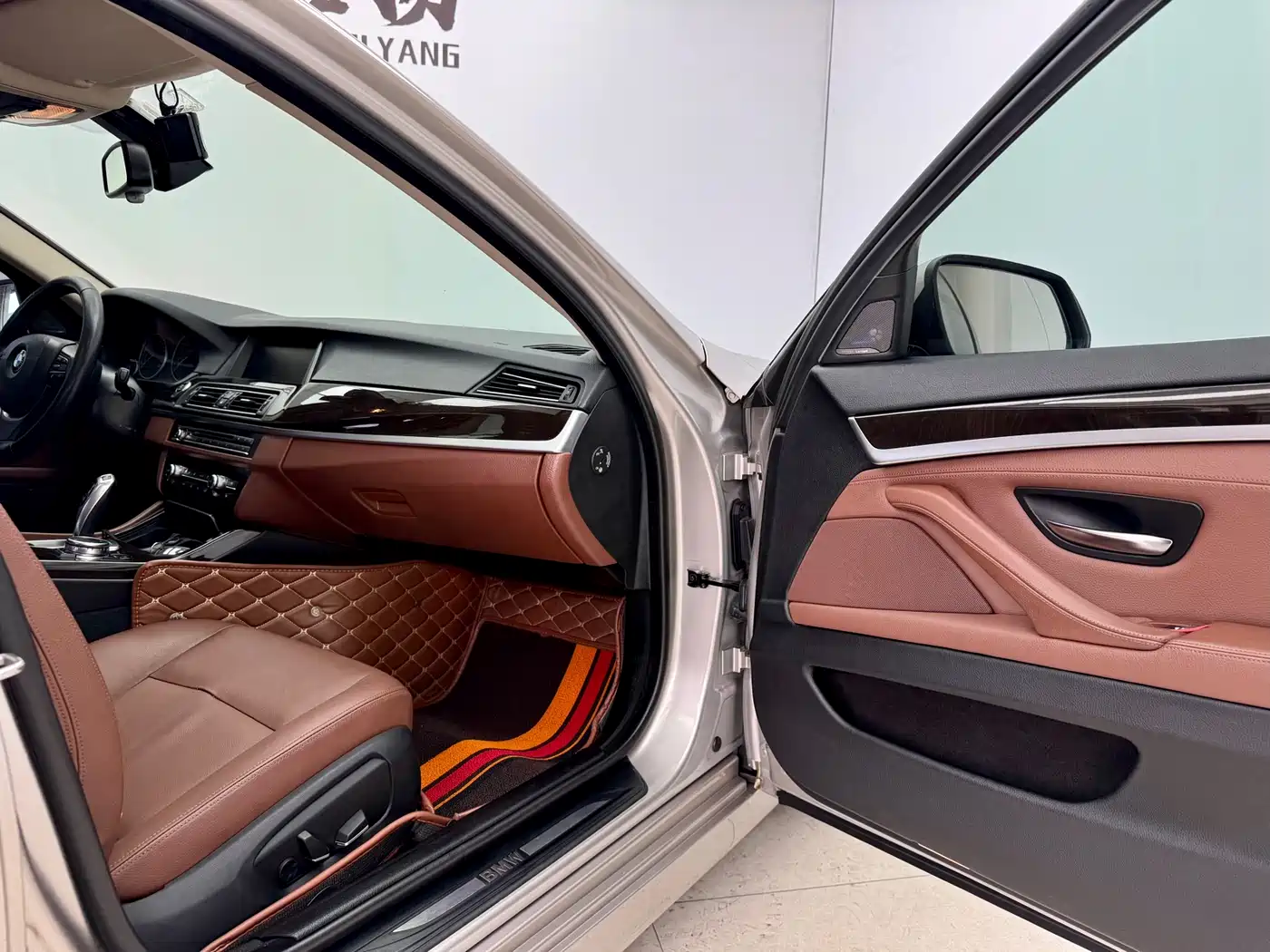BMW 5 Series 2014 528Li Leading Edition фото 13