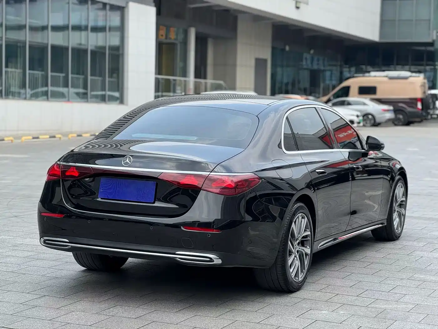 Mercedes-Benz E-Class 2024 E 300 L Fashion фото 7