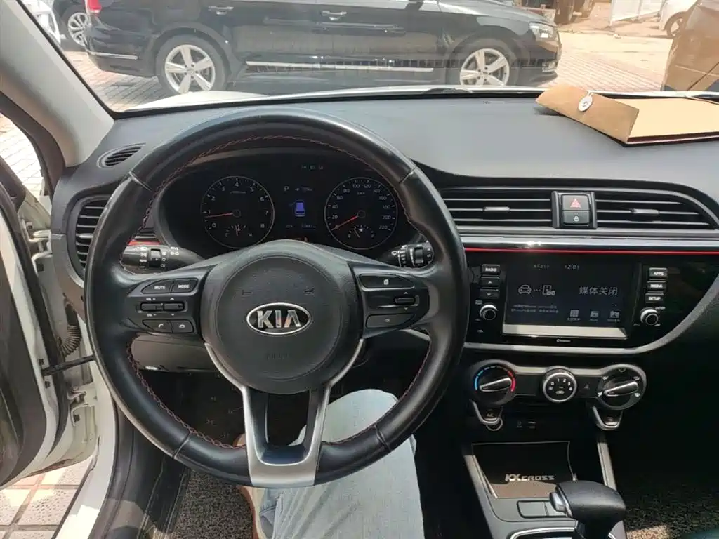 Kia KX CROSS 2018 1.6L Automatic Smart Sunroof Edition фото 10