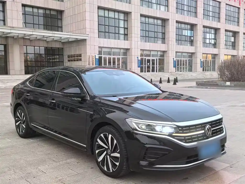 Volkswagen Passat 2023 Facelift 380TSI Luxury Edition фото 4